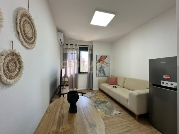 Tirane, jepet me qera apartament 1+1 Kati 4, 55 m² 600 € (Rruga e Bogdaneve)