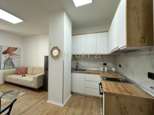 Tirane, jepet me qera apartament 1+1 Kati 4, 55 m² 600 € (Rruga e Bogdaneve)