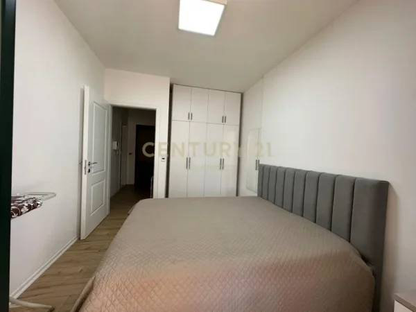 Tirane, jepet me qera apartament 1+1 Kati 4, 55 m² 600 € (Rruga e Bogdaneve)