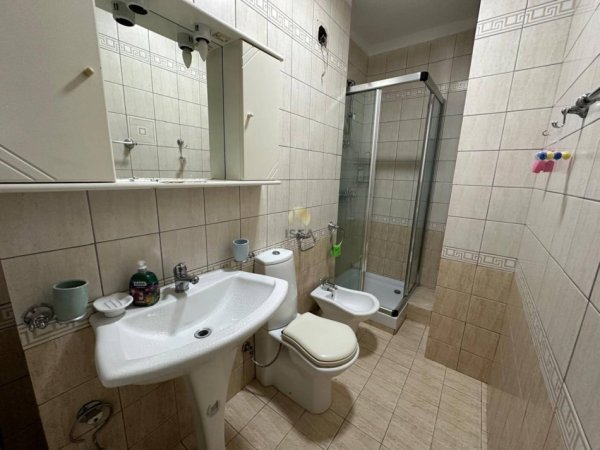 Tirane, jepet me qera apartament 2+1+Aneks+Ballkon Kati 7, 105 m² 600 € (në zonën e Sheshit Willson rruga “Zef Jubani”)