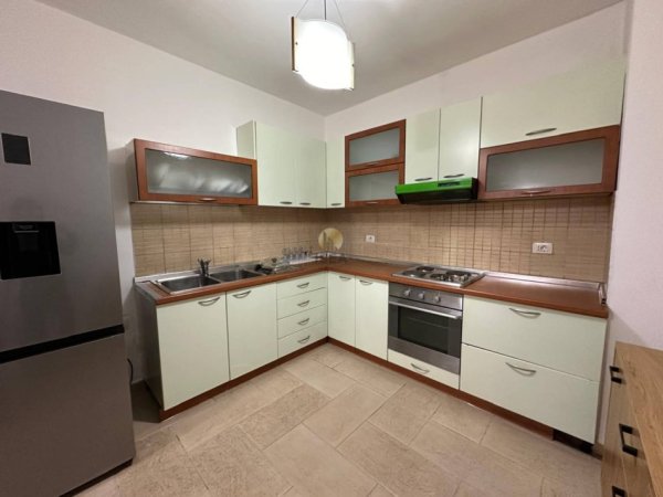 Tirane, jepet me qera apartament 2+1+Aneks+Ballkon Kati 7, 105 m² 600 € (në zonën e Sheshit Willson rruga “Zef Jubani”)