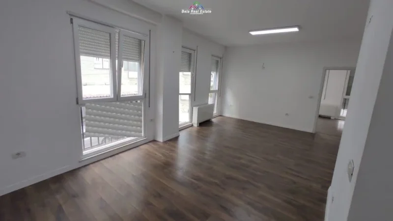 Tirane, jepet me qera zyre Kati 2, 94 m² 800 € (komuna e parisit)