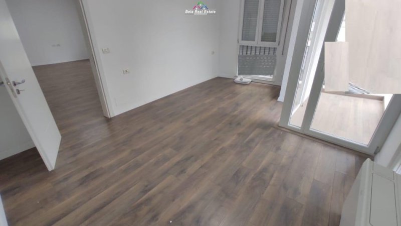 Tirane, jepet me qera zyre Kati 2, 94 m² 800 € (komuna e parisit)