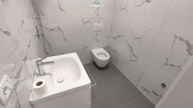 Tirane, jepet me qera zyre Kati 2, 94 m² 800 € (komuna e parisit)
