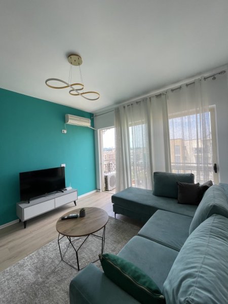 Tirane, jepet me qera apartament 1+1+Ballkon Kati 8, 58 m² 470 € (Ish Fusha Aviacionit)