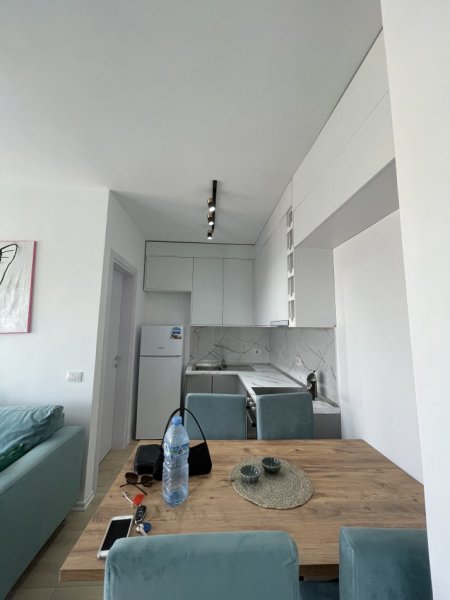 Tirane, jepet me qera apartament 1+1+Ballkon Kati 8, 58 m² 470 € (Ish Fusha Aviacionit)