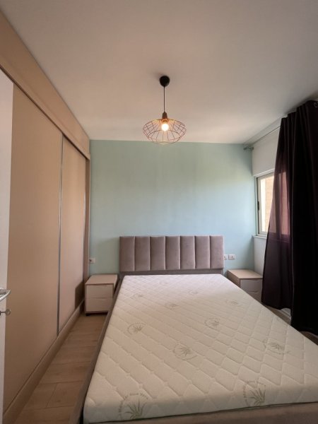 Tirane, jepet me qera apartament 1+1+Ballkon Kati 8, 58 m² 470 € (Ish Fusha Aviacionit)
