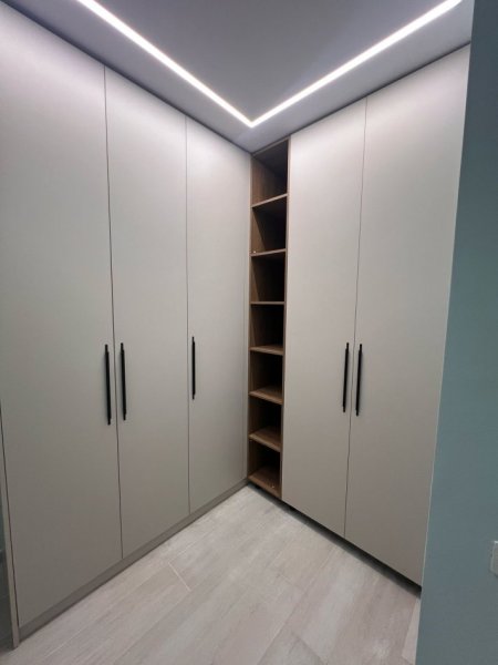 Tirane, jepet me qera apartament 2+1 Kati 3, 106 m² 1.200 € (Liqeni i Thate)