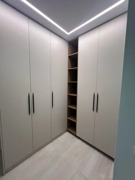 Tirane, jepet me qera apartament 2+1 Kati 3, 106 m² 1.200 € (Liqeni i Thate)