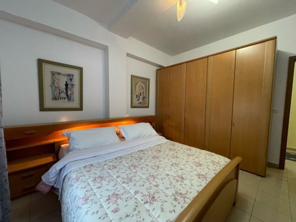 Tirane, jepet me qera apartament 2+1+Ballkon Kati 7, 800 € (Rruga Brigada VIII)