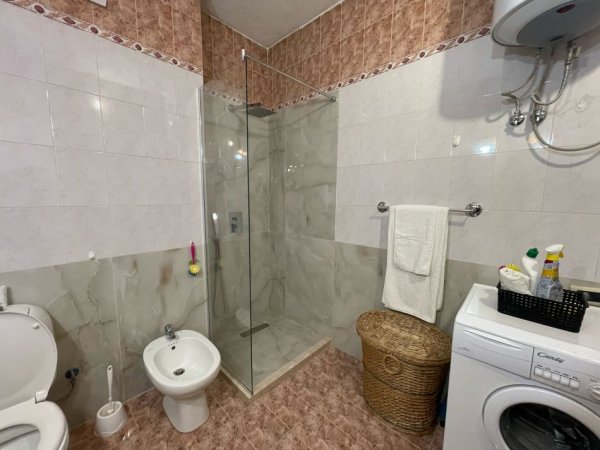 Tirane, jepet me qera apartament 2+1+Ballkon Kati 7, 800 € (Rruga Brigada VIII)