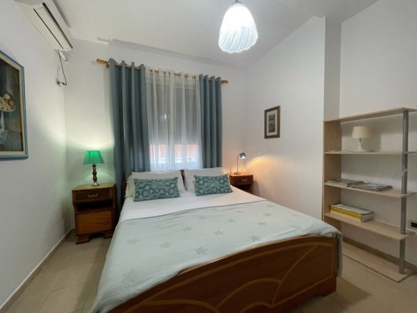 Tirane, jepet me qera apartament 2+1+Ballkon Kati 7, 800 € (Rruga Brigada VIII)