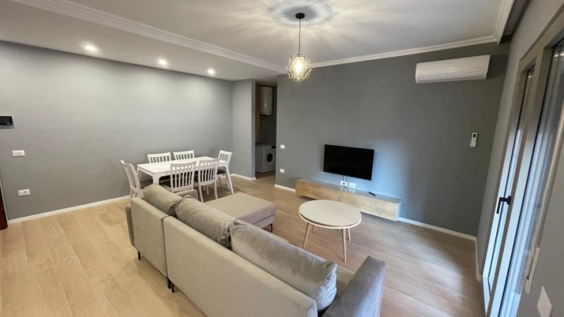 Tirane, jepet me qera apartament 1+1+Ballkon Kati 6, 74 m² 800 € (Kompleksi Delijorgji)