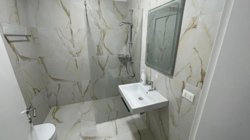 Tirane, jepet me qera apartament 1+1+Ballkon Kati 6, 74 m² 800 € (Kompleksi Delijorgji)