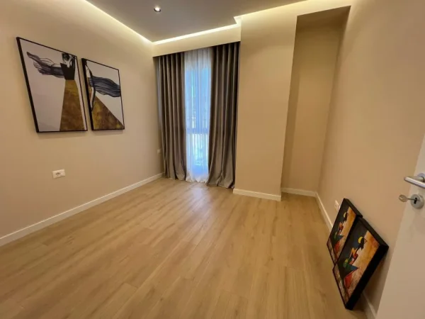 Tirane, shitet apartament 2+1+Ballkon Kati 3, 107 m² 275.000 € (Pazari i Ri)