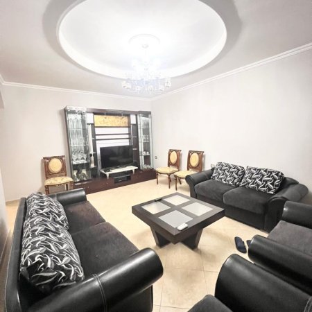 Tirane, jepet me qera shtepi 2+1+Ballkon Kati 2, 120 m² 520 € (Sauk)