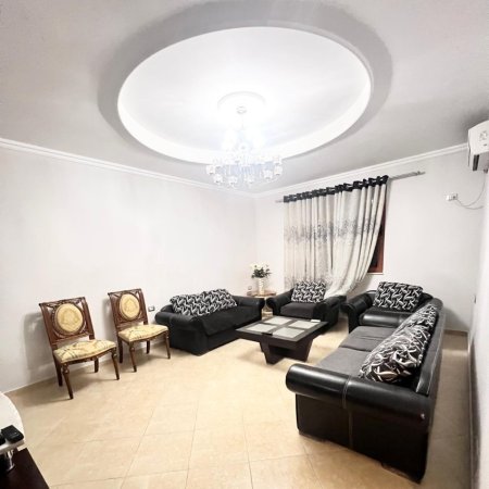 Tirane, jepet me qera shtepi 2+1+Ballkon Kati 2, 120 m² 520 € (Sauk)