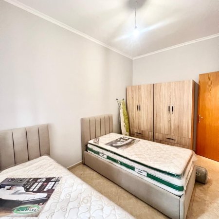 Tirane, jepet me qera shtepi 2+1+Ballkon Kati 2, 120 m² 520 € (Sauk)