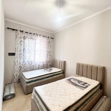 Tirane, jepet me qera shtepi 2+1+Ballkon Kati 2, 120 m² 520 € (Sauk)