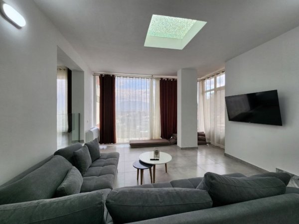 Tirane, jepet me qera Vile 2+1 Kati 1, 300 m² 1.700 € (Kodra e Diellit)