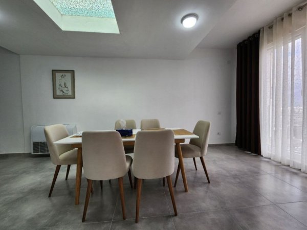 Tirane, jepet me qera Vile 2+1 Kati 1, 300 m² 1.700 € (Kodra e Diellit)