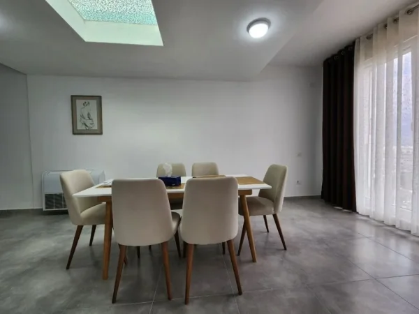 Tirane, jepet me qera Vile 2+1 Kati 1, 300 m² 1.700 € (Kodra e Diellit)