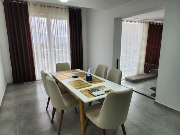 Tirane, jepet me qera Vile 2+1 Kati 1, 300 m² 1.700 € (Kodra e Diellit)