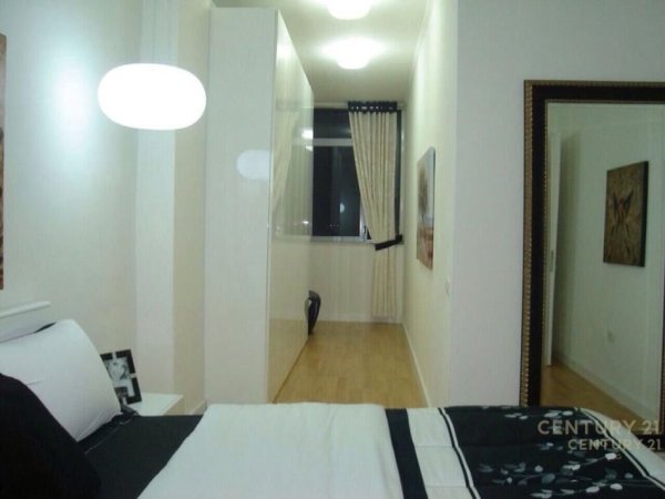 Tirane, jepet me qera apartament 1+1 Kati 3, 68 m² 670 € (Rruga e Kavajes)