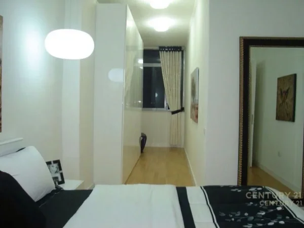 Tirane, jepet me qera apartament 1+1 Kati 3, 68 m² 670 € (Rruga e Kavajes)
