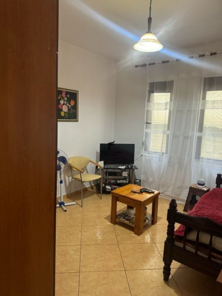 Tirane, jepet me qera apartament 2+1+Ballkon Kati 1, 106 m² 550 € (KOMUNA E PARISIT)