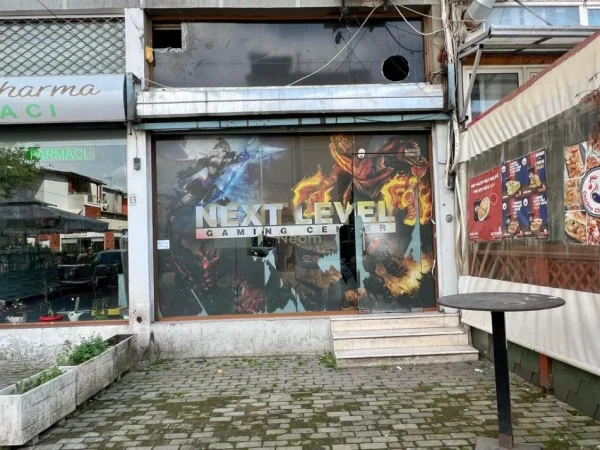 Tirane, jepet me qera dyqan Kati 0, 65 m² 550 € (Globe)