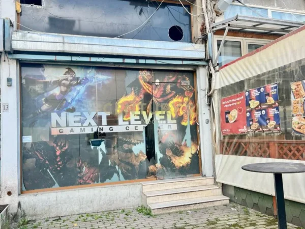 Tirane, jepet me qera dyqan Kati 0, 65 m² 550 € (Globe)