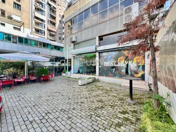 Tirane, jepet me qera dyqan Kati 0, 65 m² 550 € (Globe)