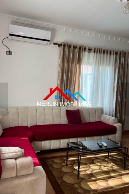 Tirane, jepet me qera apartament 2+1+Ballkon Kati 2, 90 m² 450 € (RRUGA YMER BEQIRI)