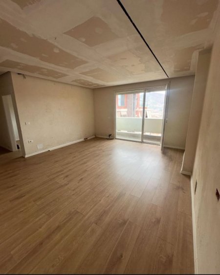 Tirane, shitet apartament 3+1+Ballkon Kati 8, 125 m² 250.000 € (RRUGA E KAVAJES)