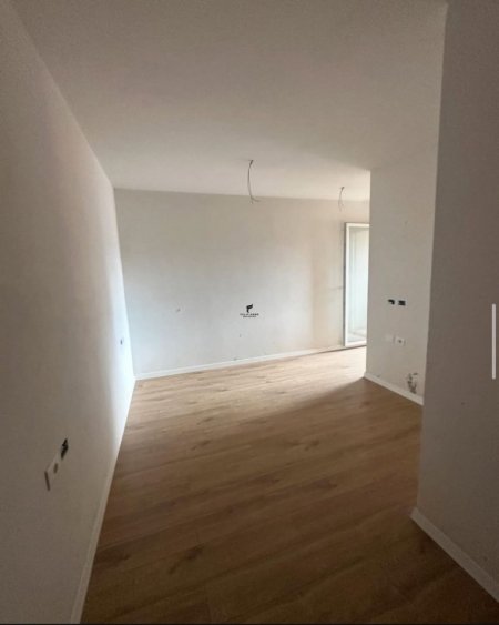 Tirane, shitet apartament 3+1+Ballkon Kati 8, 125 m² 250.000 € (RRUGA E KAVAJES)