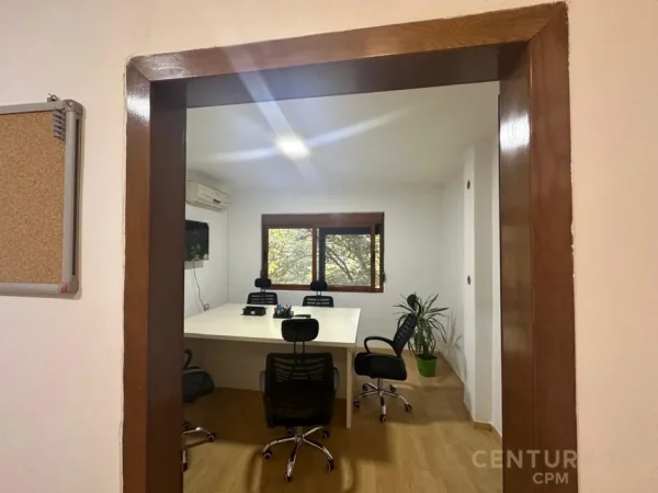 Tirane, jepet me qera zyre Kati 1, 70 m² 860 € (Qender)