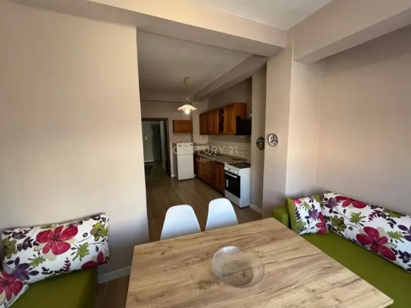 Tirane, jepet me qera apartament 1+1 Kati 2, 80 m² 600 € (Legacy114120)