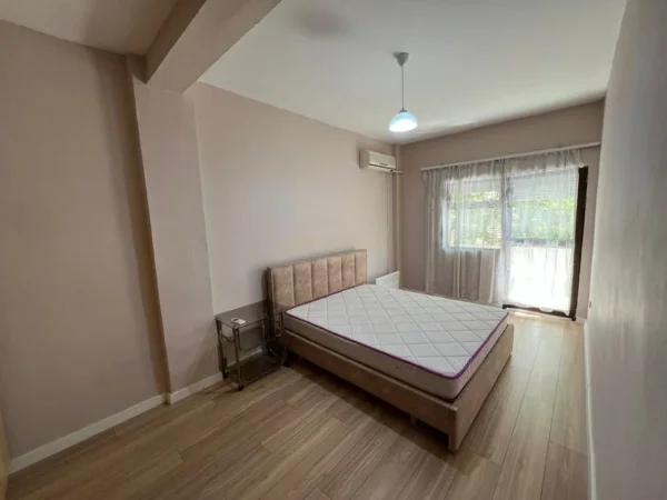 Tirane, jepet me qera apartament 1+1 Kati 2, 80 m² 600 € (Legacy114120)