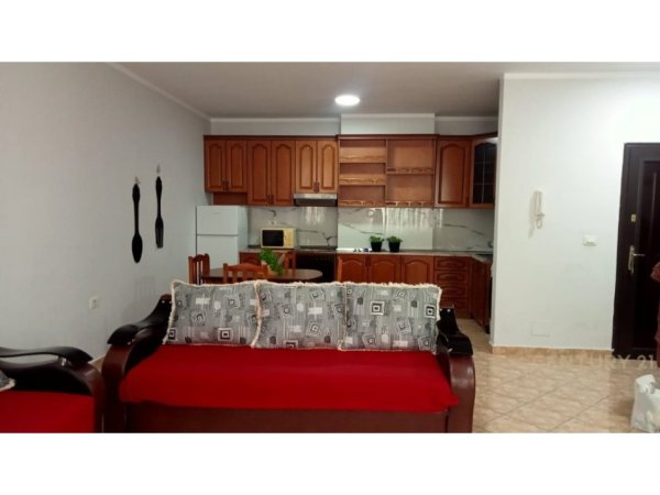 Tirane, jepet me qera apartament 1+1 Kati 2, 75 m² 450 € (Don Bosko)