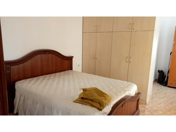 Tirane, jepet me qera apartament 1+1 Kati 2, 75 m² 450 € (Don Bosko)