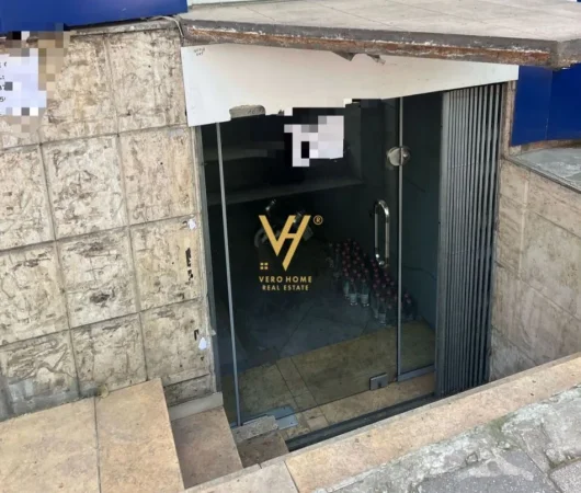 Tirane, jepet me qera dyqan Kati -1, 15 m² 350 € (BULEVARDI BAJRAM CURRI)