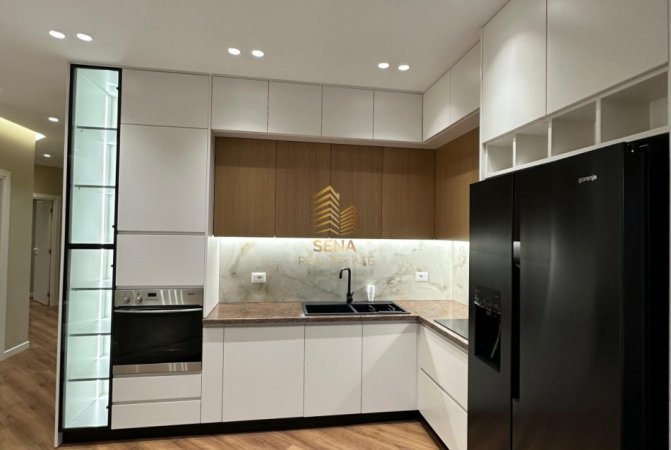 Tirane, jepet me qera apartament 2+1+Ballkon Kati 2, 118 m² 1.300 € (Rruga Liqeni i thate)