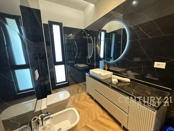 Tirane, jepet me qera apartament 2+1 Kati 8, 109 m² 1.500 € (21 dhjetori)