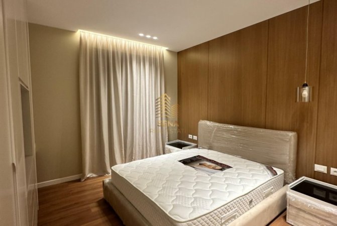 Tirane, jepet me qera apartament 2+1+Ballkon Kati 2, 118 m² 1.300 € (Rruga Liqeni i thate)