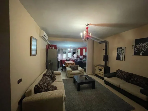 Tirane, jepet me qera apartament 3+1+Ballkon Kati 5, 120 m² 750 € (ALI DEMI)