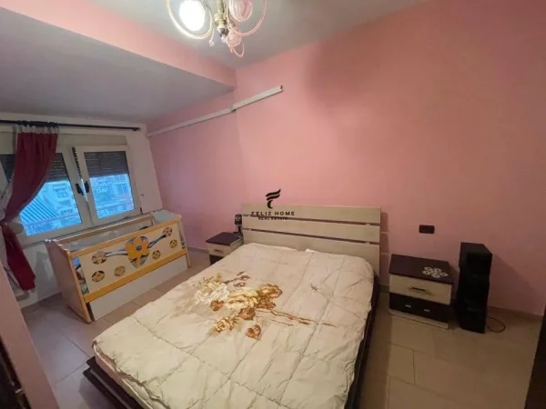 Tirane, jepet me qera apartament 3+1+Ballkon Kati 5, 120 m² 750 € (ALI DEMI)