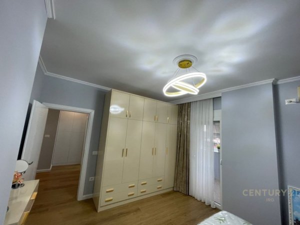 Tirane, jepet me qera apartament 2+1 Kati 4, 108 m² 800 € (Zogu i zi)