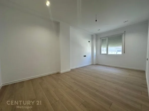 Tirane, shitet apartament 2+1 Kati 3, 109 m² 130.000 € (Fresku)
