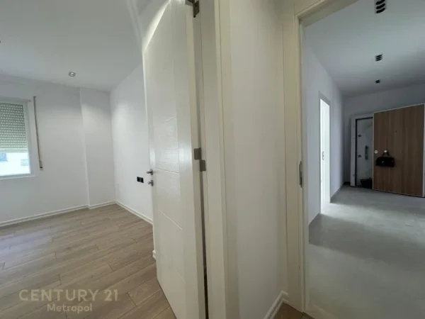 Tirane, shitet apartament 2+1 Kati 3, 109 m² 130.000 € (Fresku)